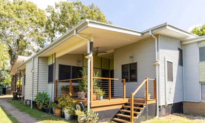 Nudgee Beach House | Eagles Nest Two Bed Home Nudgee Beach