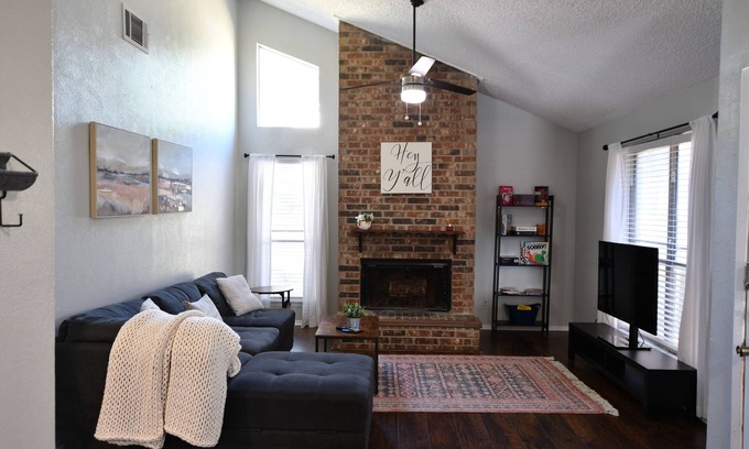 West Arlington House | Early Checkin/free breakfast/AT&T Cowboys/pets ok