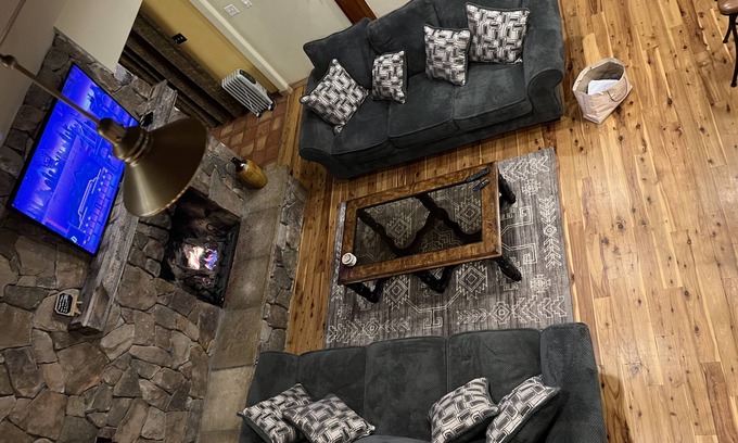 Weisshorn House | Early Ski 750 nt half mile town, Fireplace, Hot Tub, Pool Table, Heated Garage