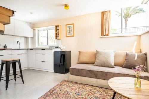Kinneret Apartment | Earth & Heavens