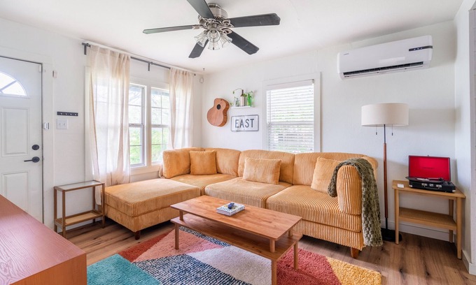 East MLK House | East Austin - Retro Vibes and Charm