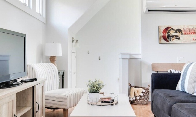 Eastwood Apartment | East Nash Hideaway ~ Close to Everything!