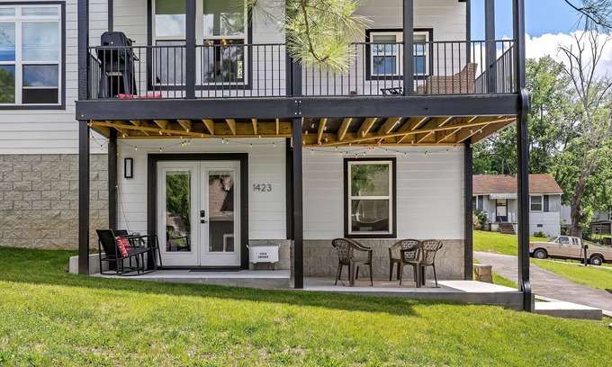 Shelby Hills Apartment | East Nashville Oasis - Private Mother-InLaw Suit - Sleep 8 - Pet Friendly!