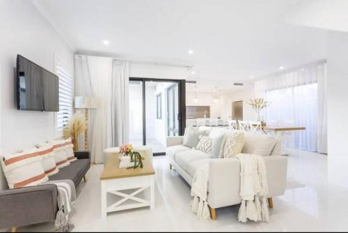 East Victoria Park House | East Vic Park Luxe New Home