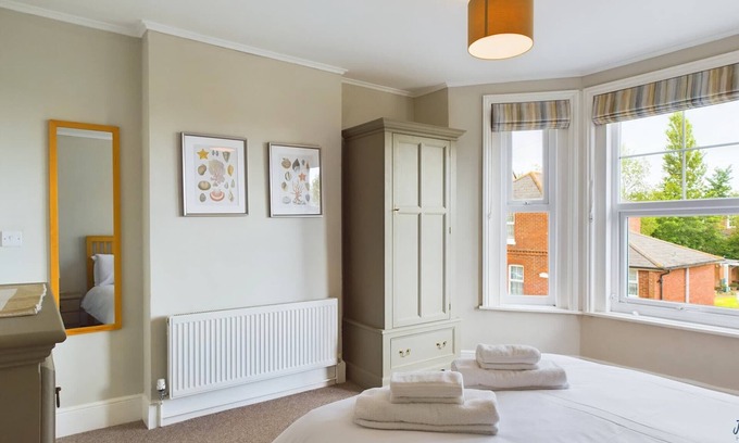 Ryde Ski Chalet | East View, St Helens.