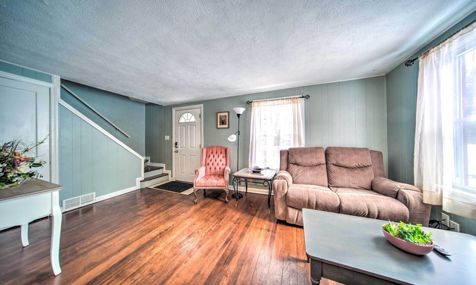 Eastlake House | Eastlake Home w/Patio < 1 Mi to Lake Erie!