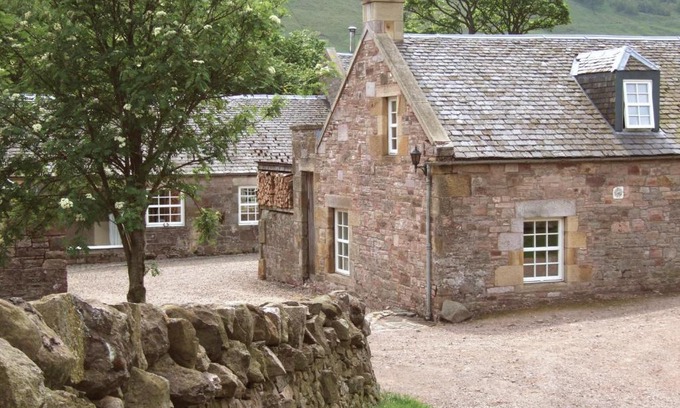 Penicuik House | Eastside Byre - Family cottage in the Pentland Hills near Edinburgh