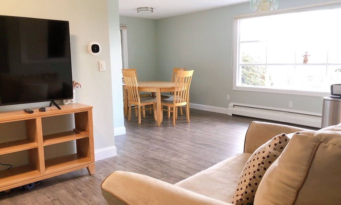 Readville House | Easy access! 1br, 5 min walk to T train, easy access to Highway