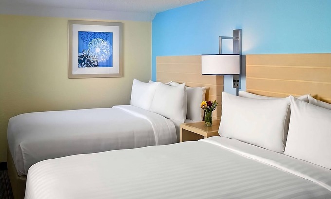 Middleburg Heights Hotel | Easy Access to Cleveland Hopkins In'tl Airport! Spacious Suite w/Full Kitchen