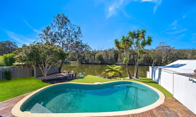Wyong House | Easygoing Poolside Relaxation on Wyong River
