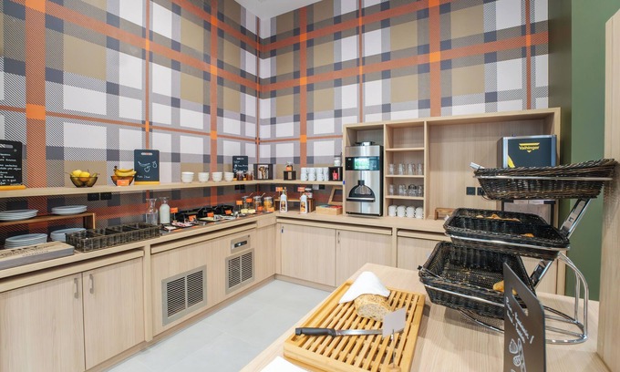 La Villette Hotel | easyHotel Marseille Euromed