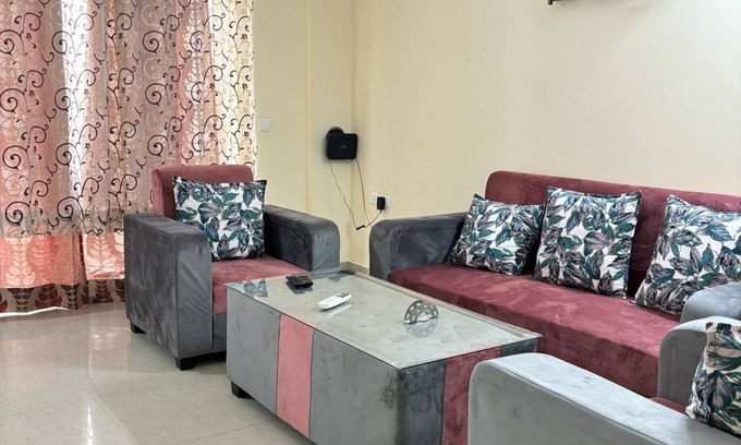 Gomti Nagar Apartment | Easytrip-nSwimming poolside living
