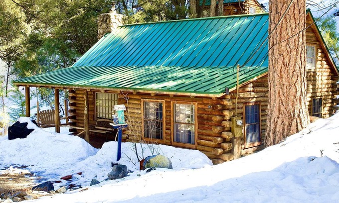 Pine Mountain Club Cabin | Eat Bacon & Ice Cream in a Log Cabin! PMC Guest Cards/Pool Included!
