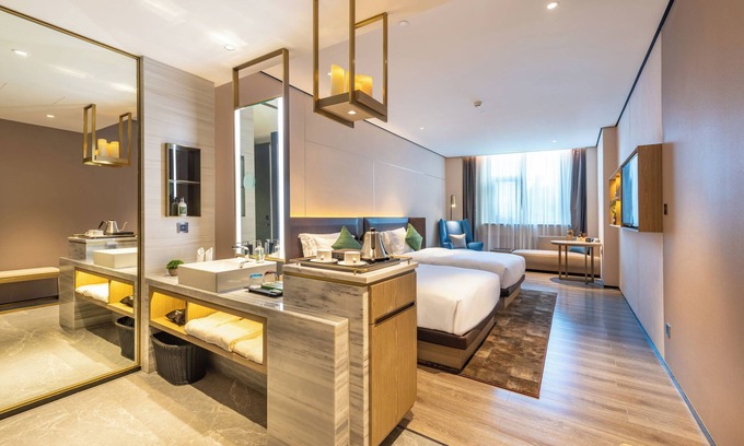 East Huanshi Road Hotel | Echarm Plus International Hotel Ouzhuang Metro Station Branch - Free Deliver Service to Canton Fair Complex During Canton Fair Period