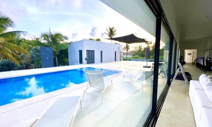 Inch Marlowe House | Echo Beach - A Modern Beach House On The Beach Five Minutes From The Airport