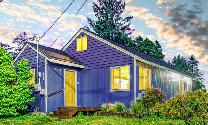 Westport House | Eclectic Beachy Escape – Pet-Friendly with Surfer Vibes