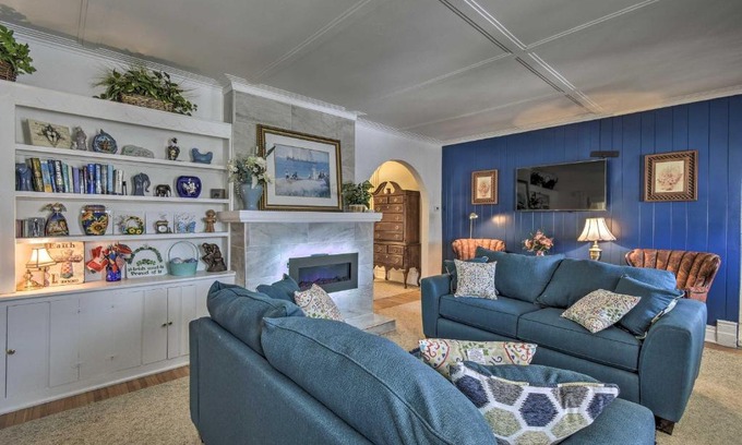 Manitowoc Apartment | Eclectic Manitowoc Vacation Rental Near Marina!