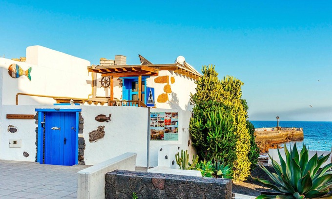 Arrieta Cottage | Eco Fishermans Cottage directly by the sea, quiet harbor/sandy beach,