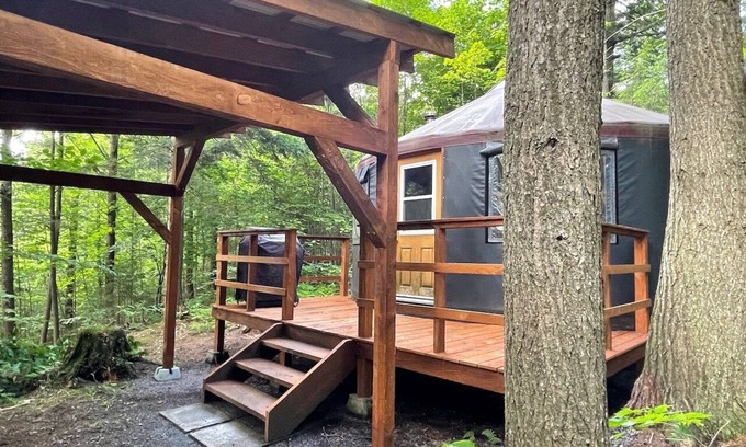 Saint-Etienne-De-Bolto Cabin | Eco-friendly, intimate and immersive yurt: Le Cerf