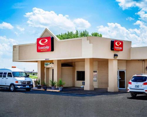 Newton Hotel | Econo Lodge Inn & Suites Newton