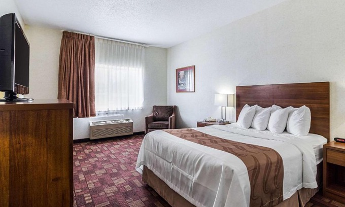 Luverne Cabin | Econo Lodge Luverne I-90