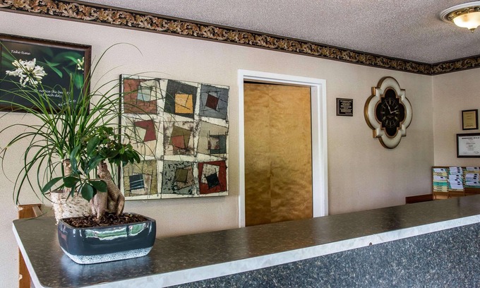 Paw Paw Hotel | Econo Lodge Paw Paw
