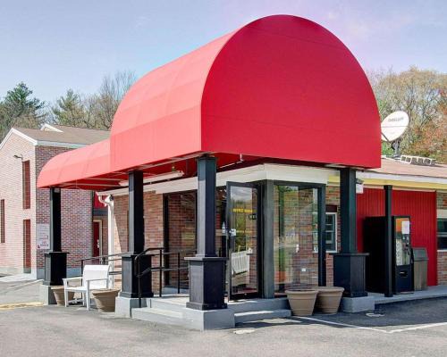 Sharon Cabin | Econo Lodge Sharon - Foxborough