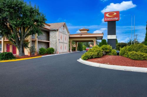 Princess Anne Cabin | Econo Lodge
