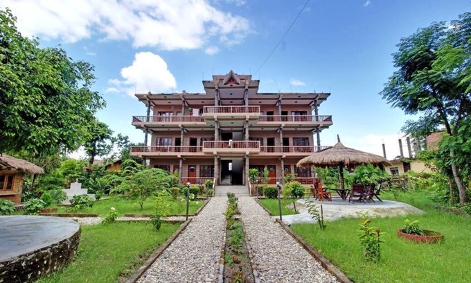 Sauraha Bed & Breakfast | Eden jungle resort was established in 1986 AD. It was located in sauraha village