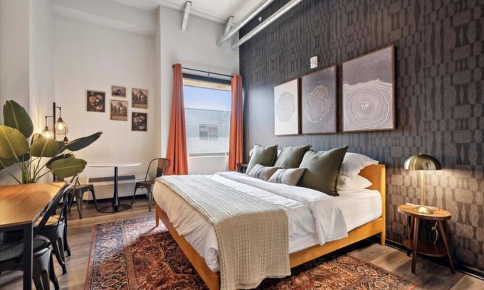 Fairmount Apartment | Eden Studio | Rooftop, Gym, Game Room