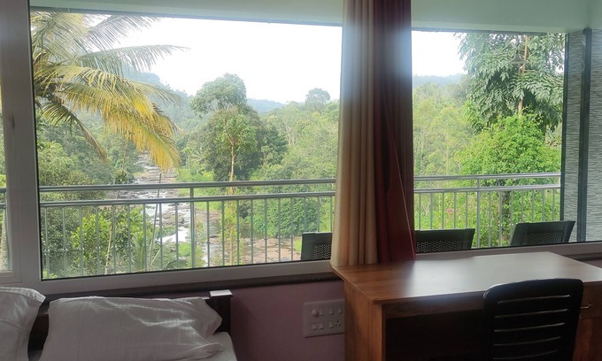 Rajakkad House | Edens Holidays - Beautiful Cozy Family Homestay in Rajakkad Near Munnar, Kerala