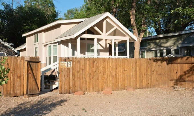 Moab House | Edge of the Desert Canyonlands Cabin #19
