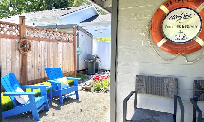 The Bowl of Edmonds House | Edmonds Getaway Cottage: Heart of Downtown, Kitchen, W/D, & Parking!