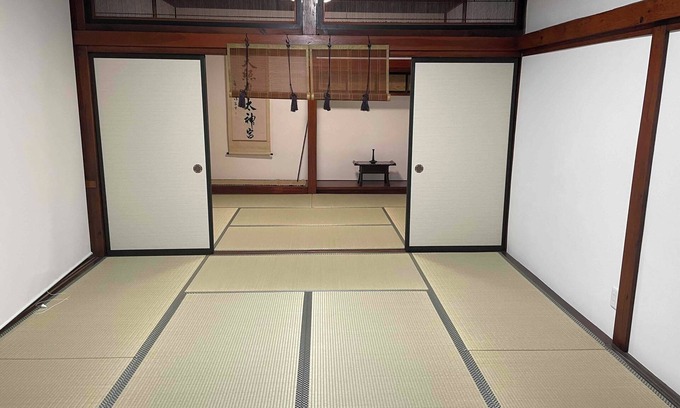 Fujimi House | Edo Period retreat, over 150 years old, thatched-roof old minka house limited to one pair per day