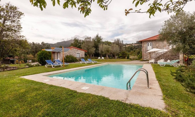 Jolda Cottage | Eido Carvalhoso - Country house with pool, view over the River Lima