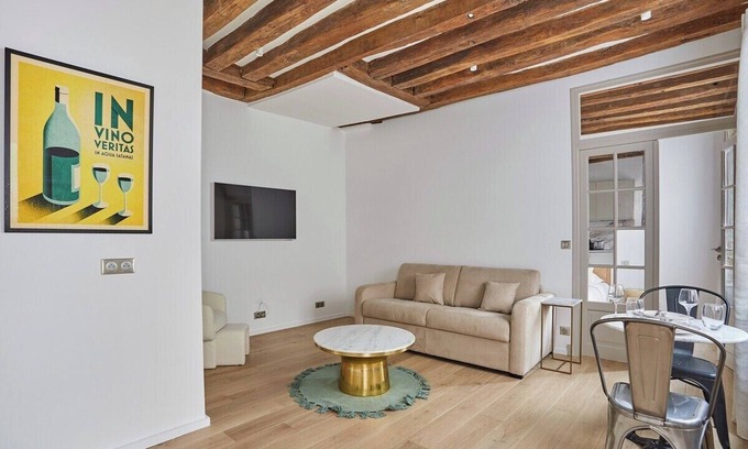 7th Arrondissement Apartment | Eiffel Tower Apartment/Invalide