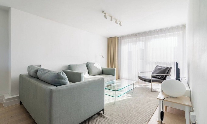 Churchill Apartment | Eighth Floor 2-Bed, 2-Bath Apt