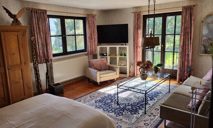 Neuburg am Inn Apartment | Einzigartige Ferienwohnung im Paradiesgarten Direkt am Inn