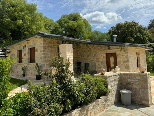 Kalentzion Apartment | Ekali stone house