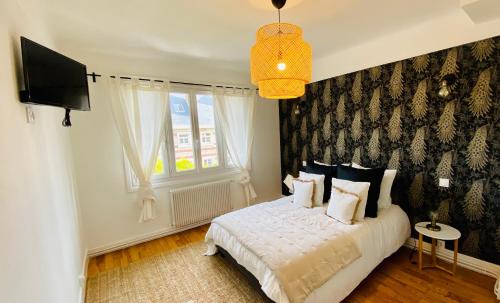 Lisieux Apartment | EL PARADISE - Logement Entier - Cœur de Ville - Basilique au Balcon - Proche Gare