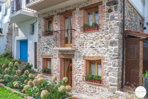 Castro Urdiales Apartment | El patio, apartamento en casco histórico con vistas a la iglesia