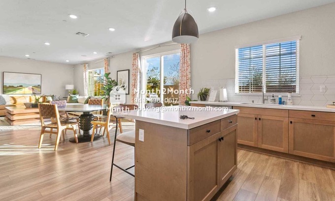 Ontario House | Elegance on Foxglove #41643