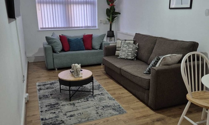 Openshaw Apartment | Elegance Suite