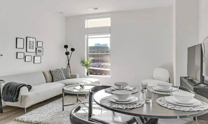 McLean Apartment | Elegant 2BR inTysons: Black & White + Amenities - Gym/Pool/Mall