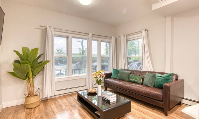 West Bronx Apartment | Elegant 2BR Modern Oasis Brand-New Build, Luxe Touches & Lightning-Fast WiFi, AC
