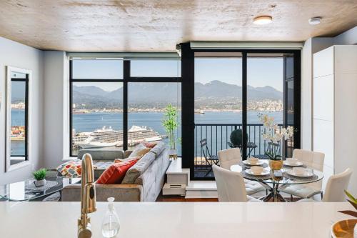 Gastown Apartment | Elegant 2BR Suite Close to Seawall and Attractions