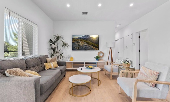 Upland House | Elegant 3-bedroom house in delightful Upland