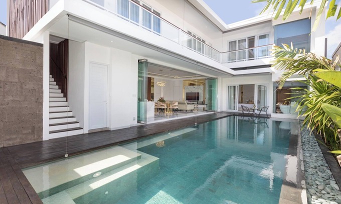 Dewi Sri Villa | Elegant, 4-Bedroom Villa in Legian