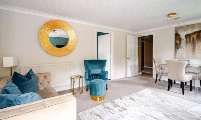 Roker Apartment | Elegant Apartment with Harbour Views
