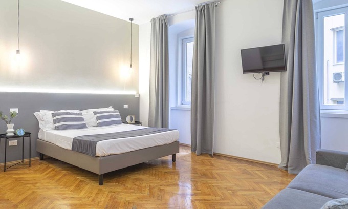 Trieste City Centre Apartment | Elegant apartment★Near the station★Grey★Free Wifi